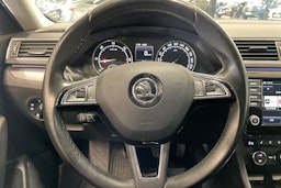 sininen Skoda Superb 2017 kuva 15.