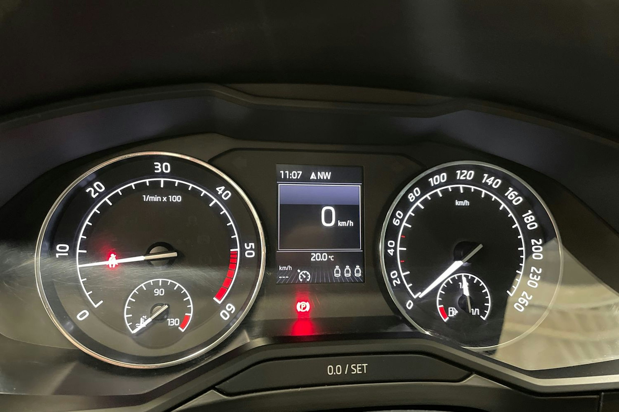 sininen Skoda Superb 2017 kuva 19.