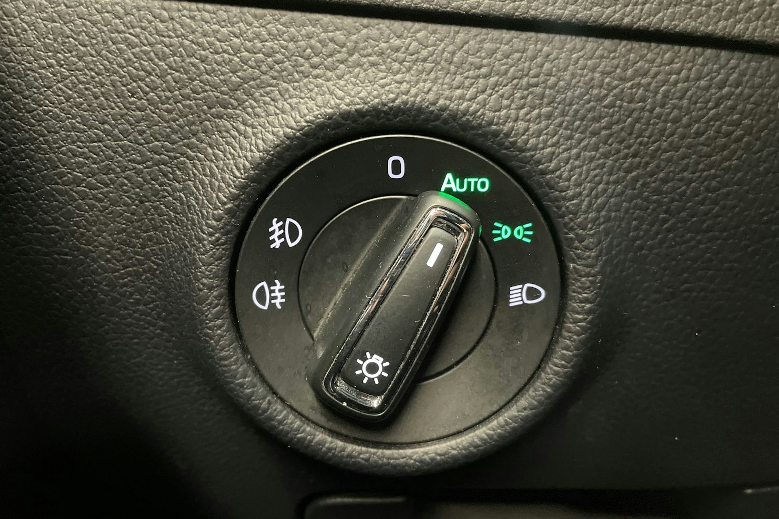 sininen Skoda Superb 2017 kuva 20.