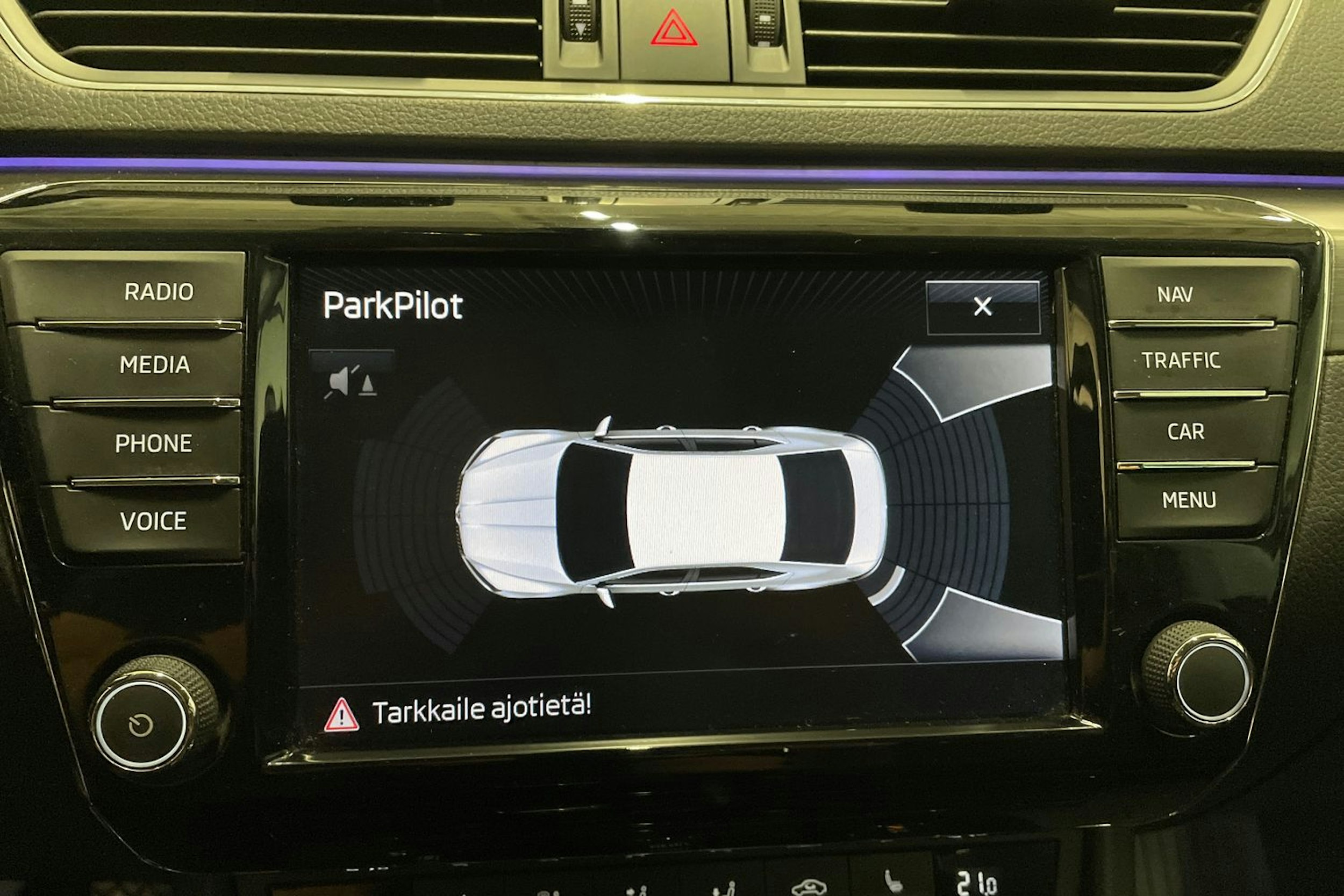 sininen Skoda Superb 2017 kuva 21.