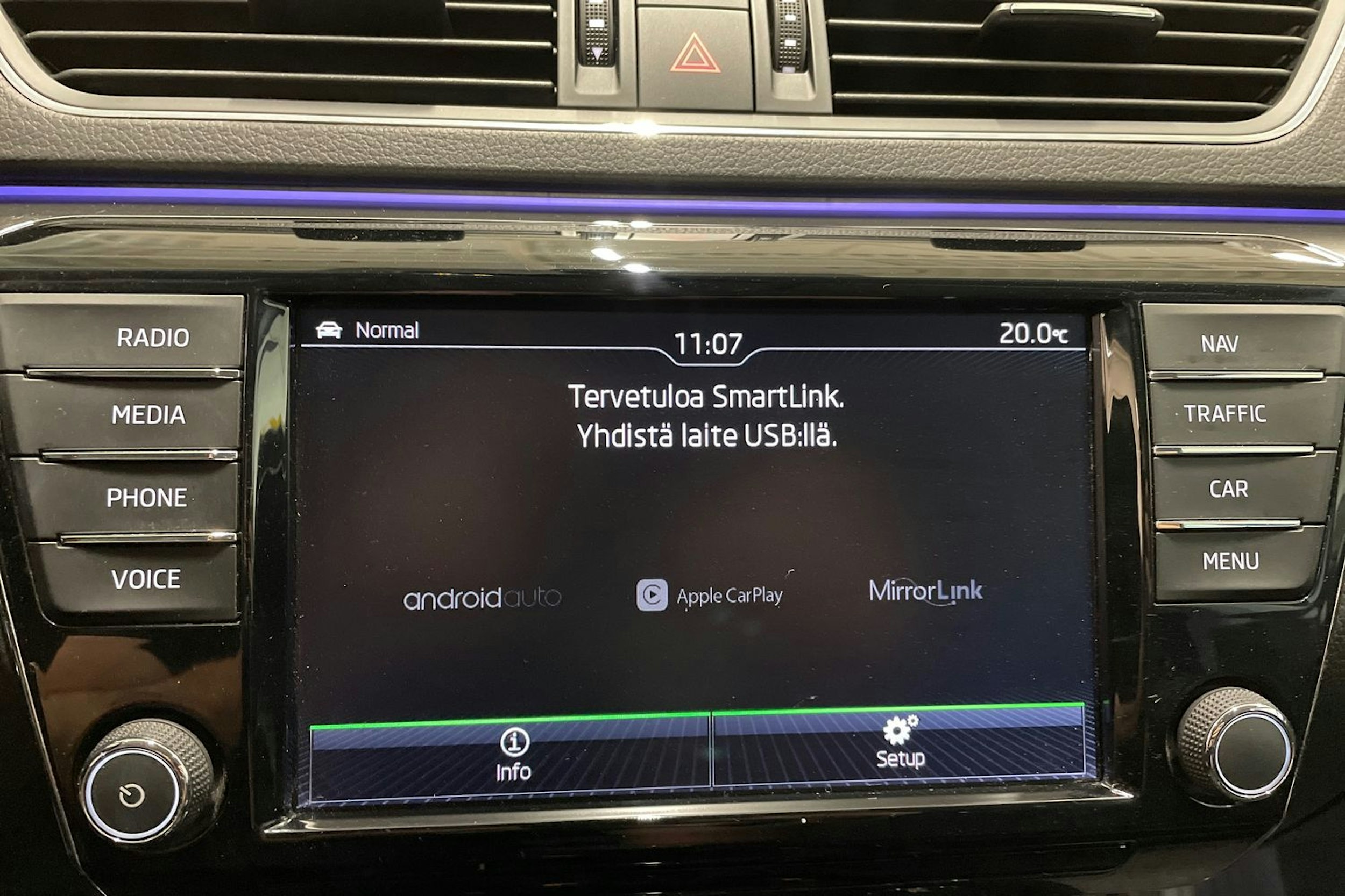 sininen Skoda Superb 2017 kuva 23.