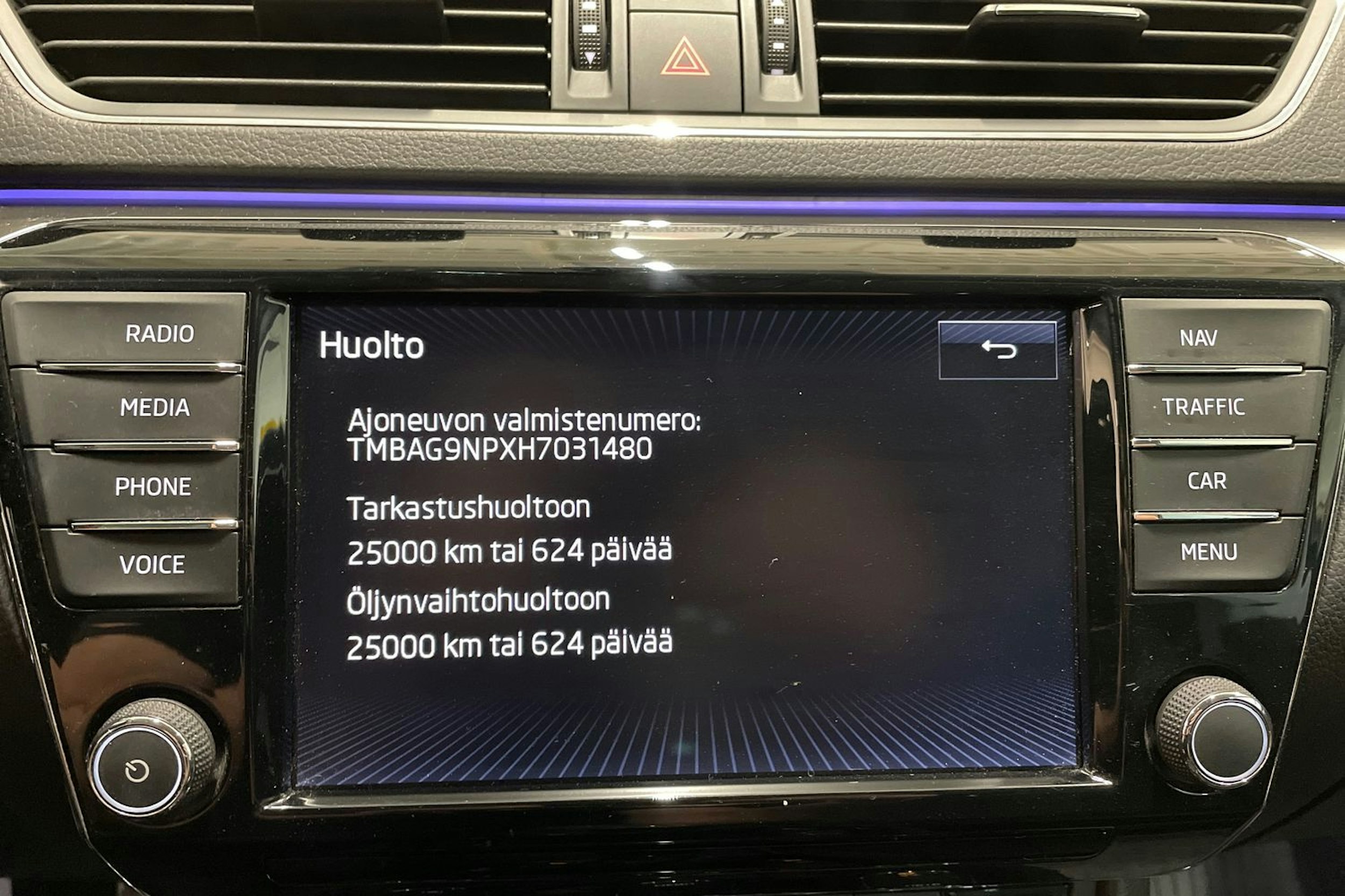 sininen Skoda Superb 2017 kuva 24.