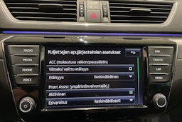 sininen Skoda Superb 2017 kuva 25.
