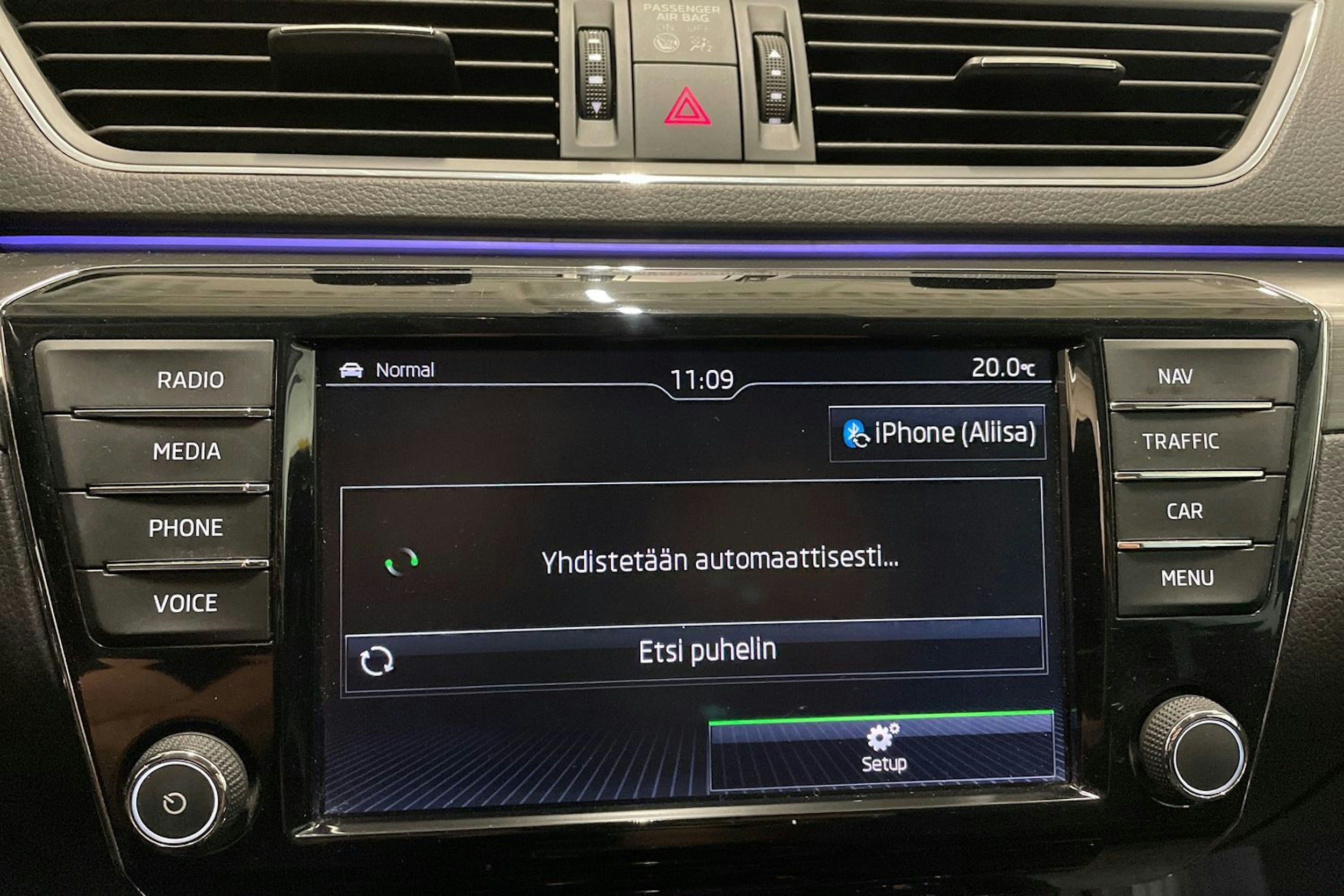 sininen Skoda Superb 2017 kuva 28.