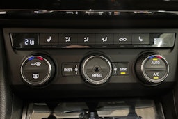 sininen Skoda Superb 2017 kuva 29.