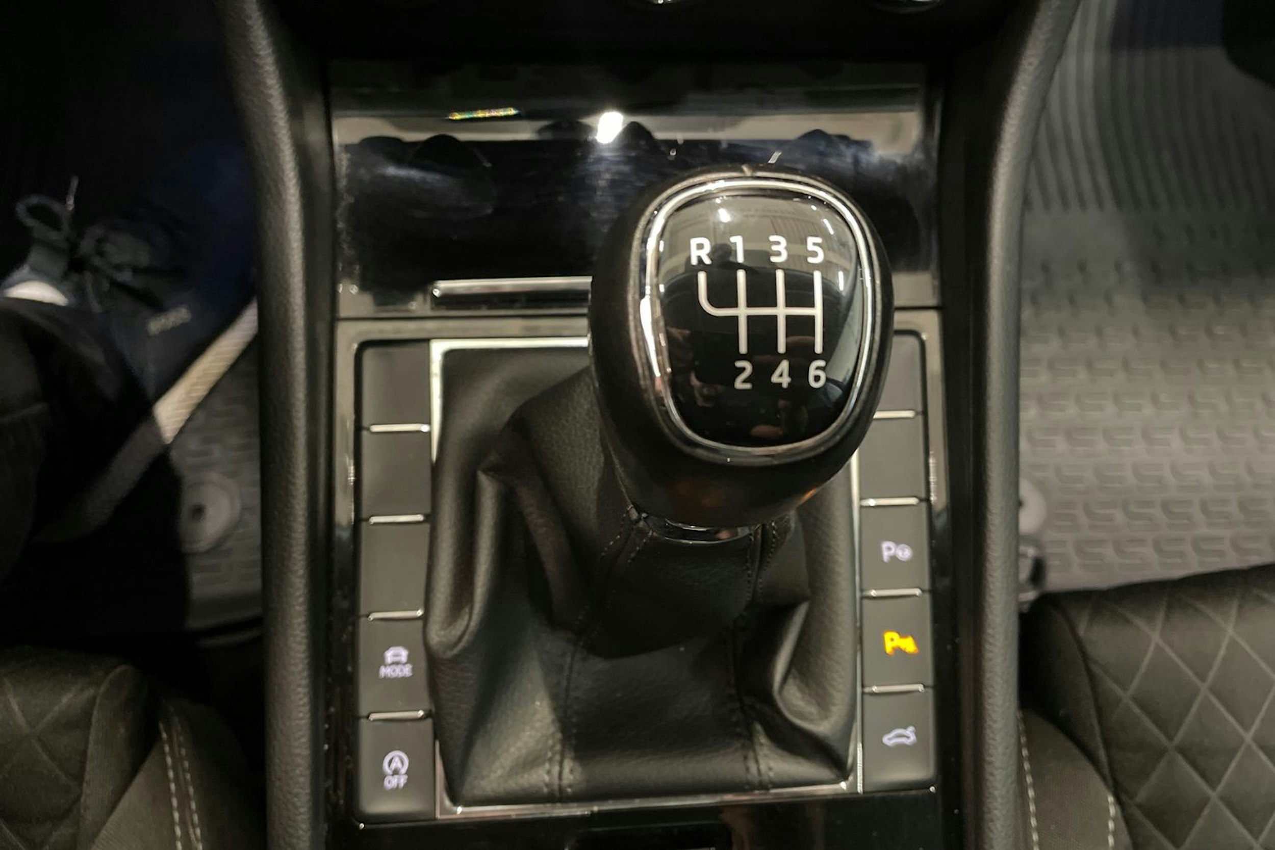 sininen Skoda Superb 2017 kuva 30.