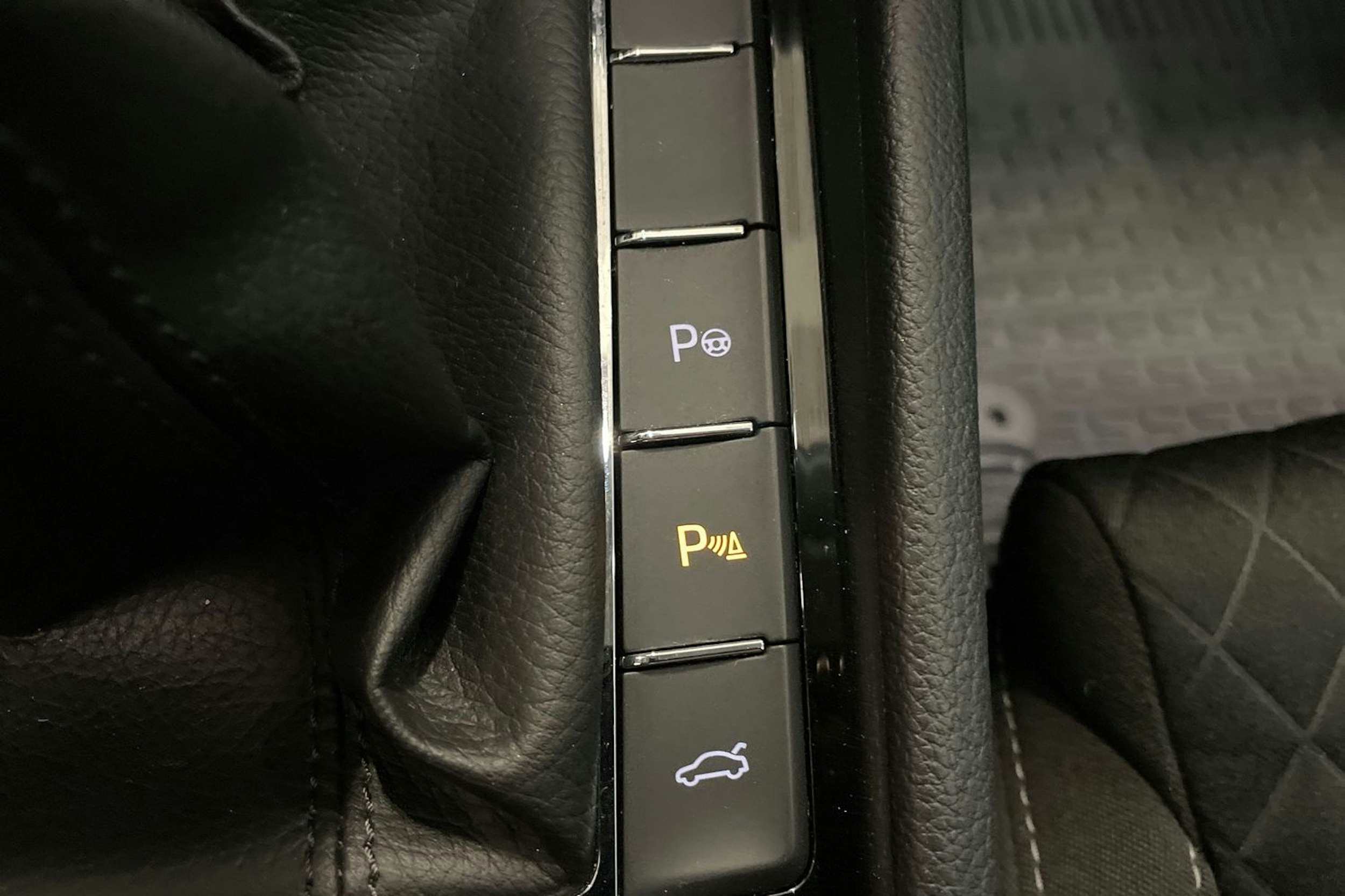 sininen Skoda Superb 2017 kuva 32.
