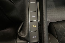 sininen Skoda Superb 2017 kuva 32.