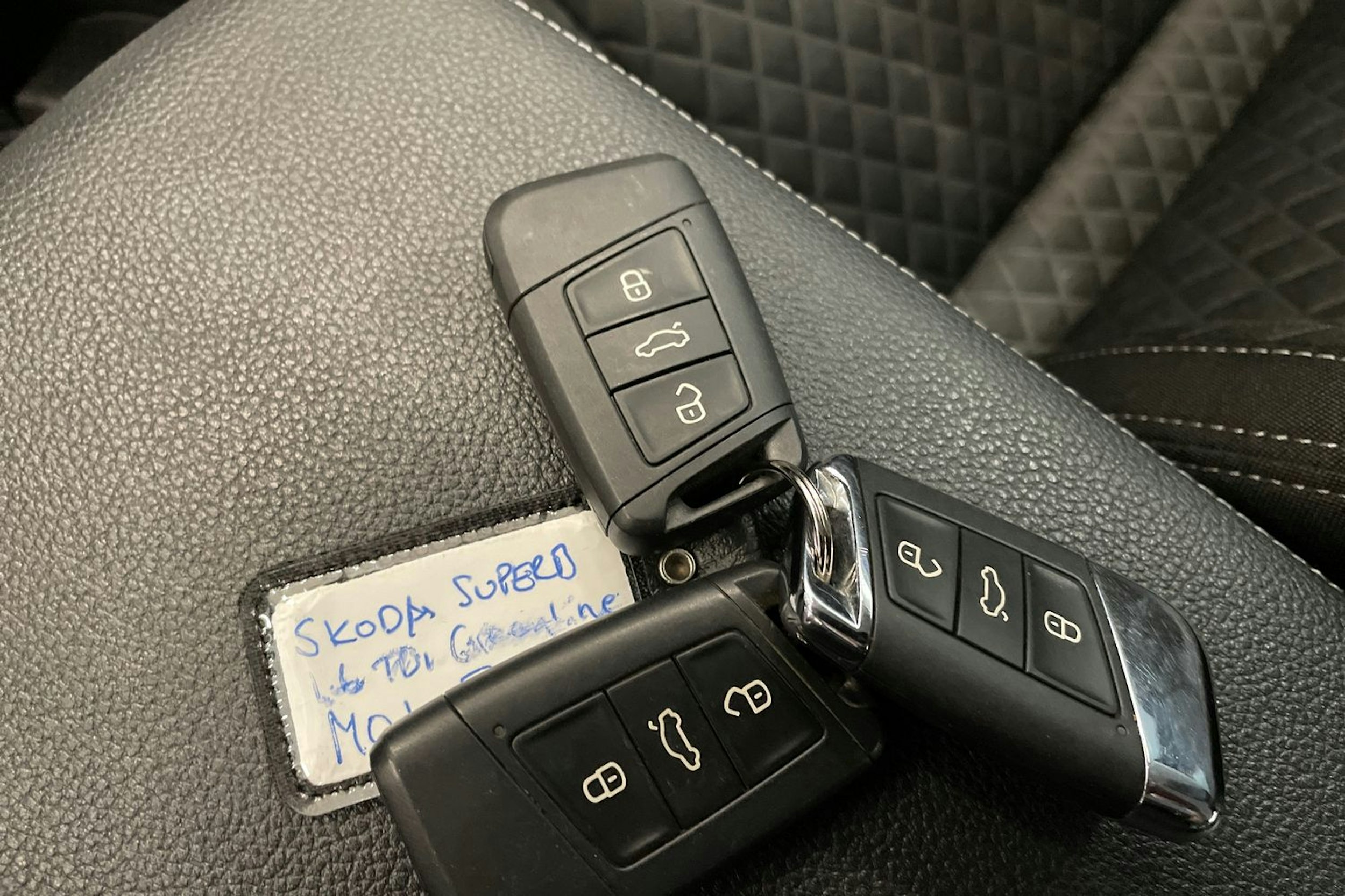 sininen Skoda Superb 2017 kuva 35.