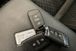 sininen Skoda Superb 2017 kuva 35.