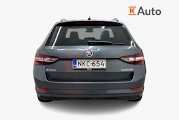 harmaa Skoda Superb 2016 kuva 5.