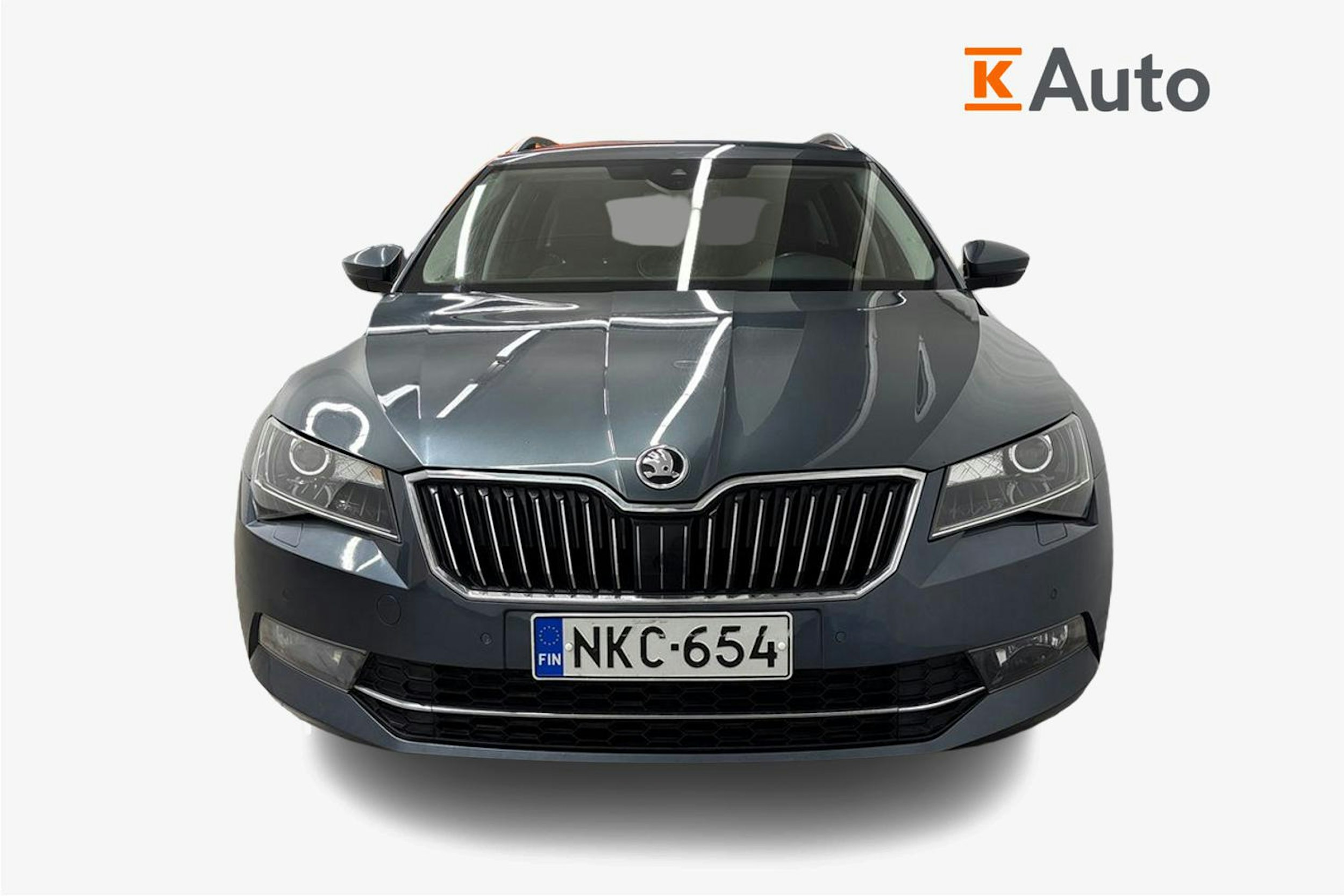 harmaa Skoda Superb 2016 kuva 8.