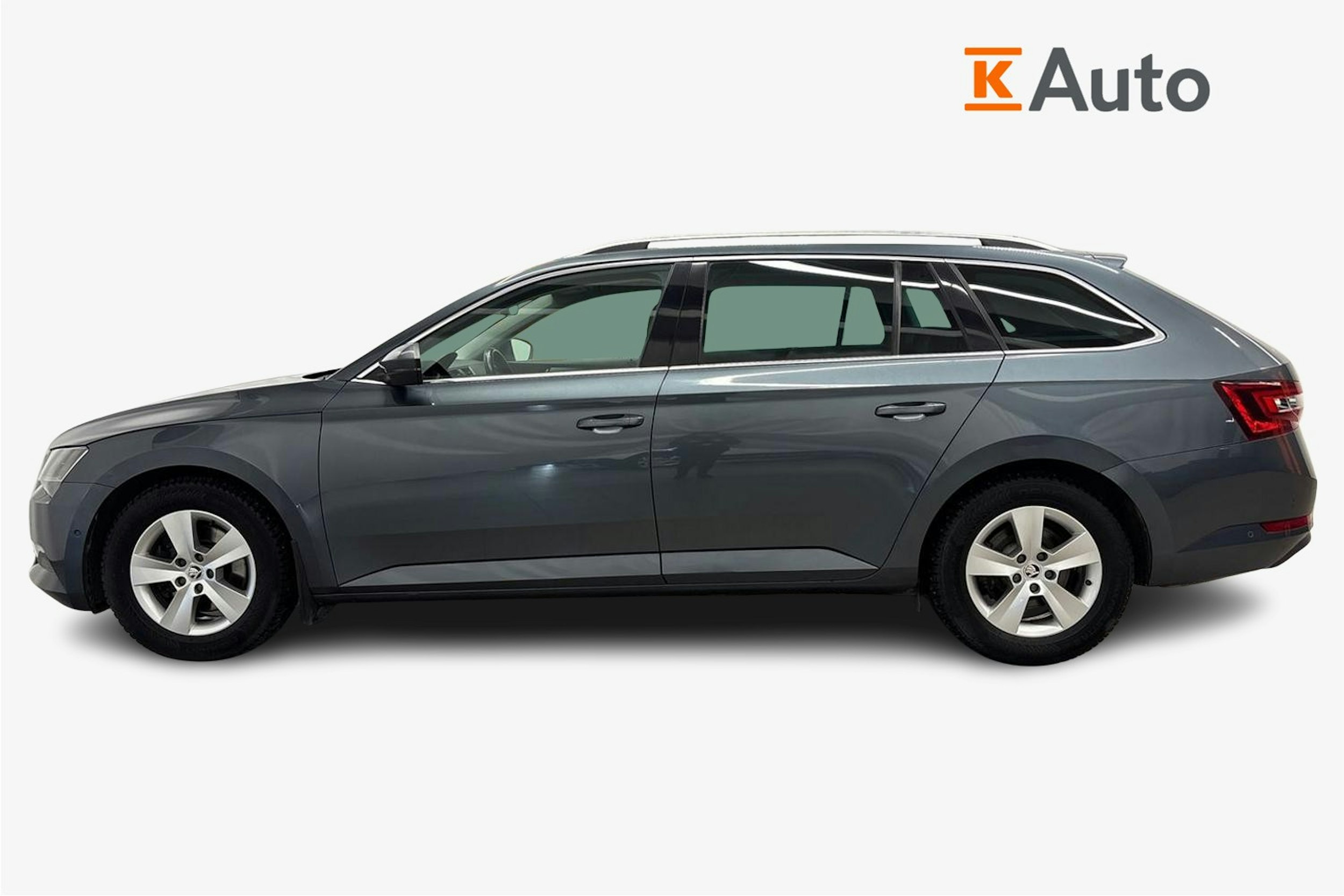 harmaa Skoda Superb 2016 kuva 9.