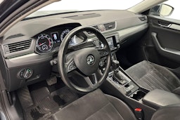 harmaa Skoda Superb 2016 kuva 10.