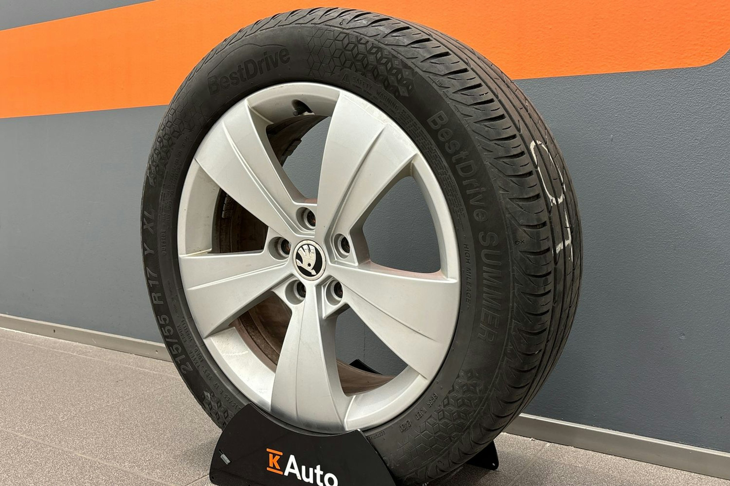 harmaa Skoda Superb 2016 kuva 16.