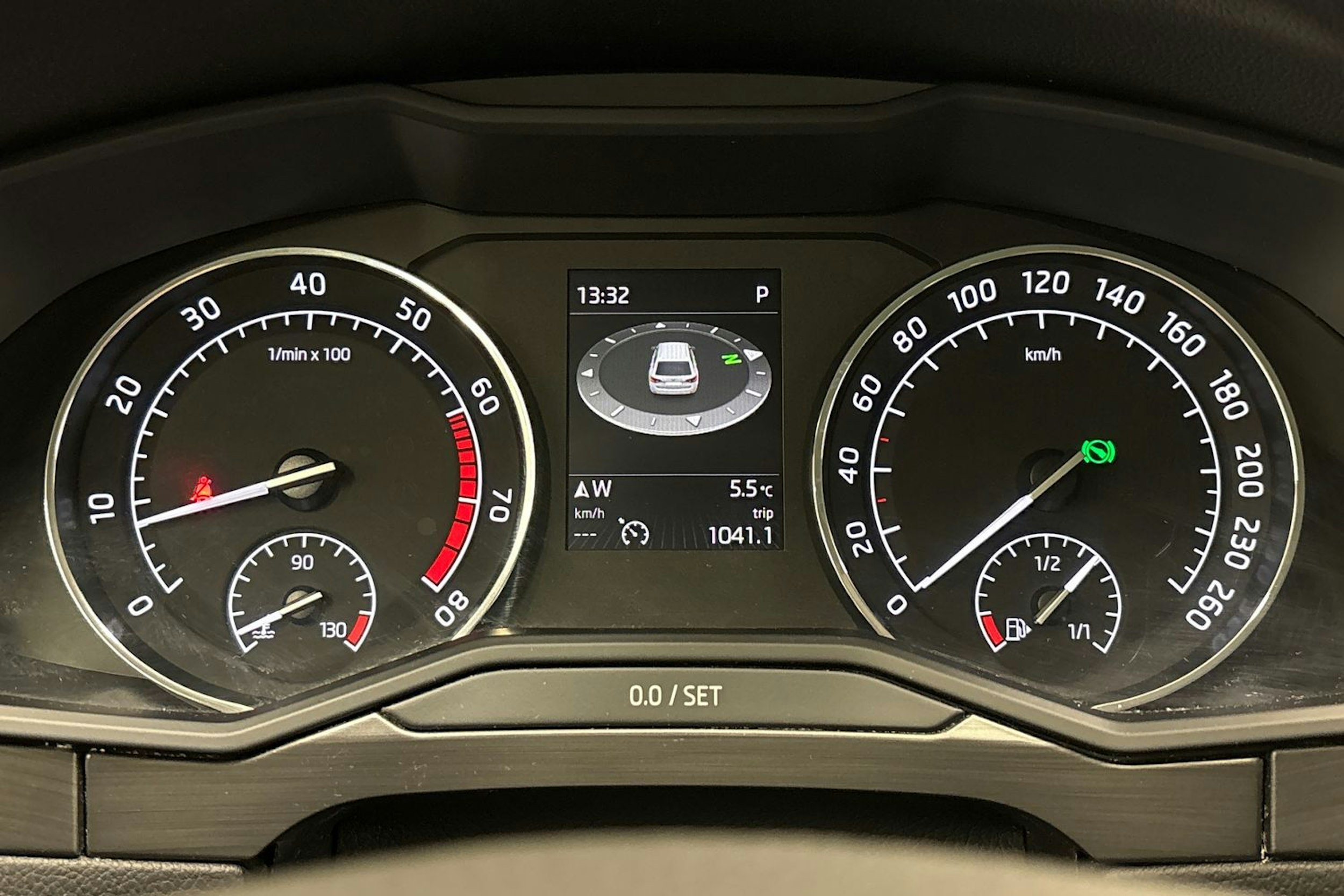 harmaa Skoda Superb 2016 kuva 24.