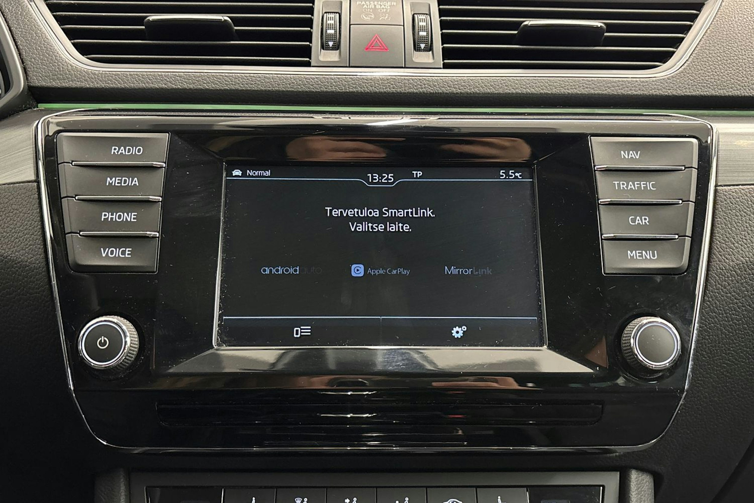 harmaa Skoda Superb 2016 kuva 29.