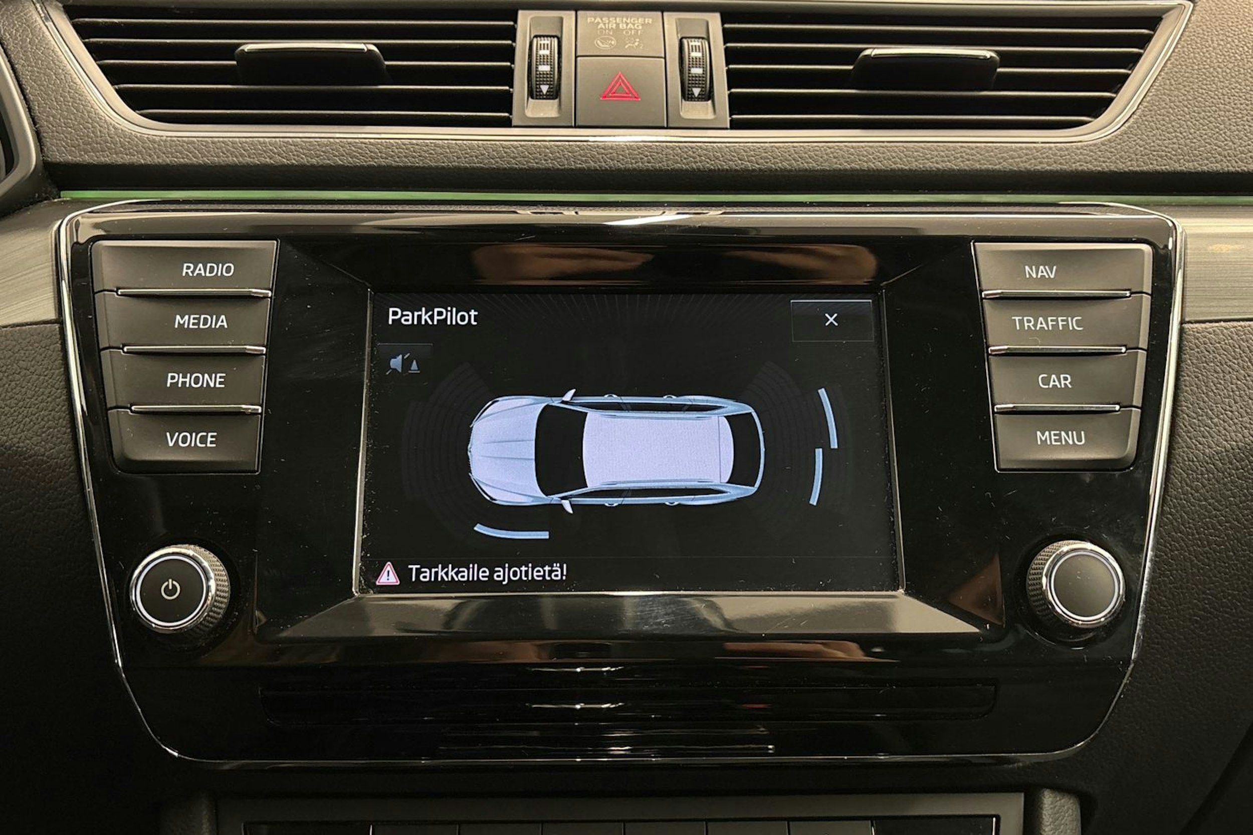 harmaa Skoda Superb 2016 kuva 30.