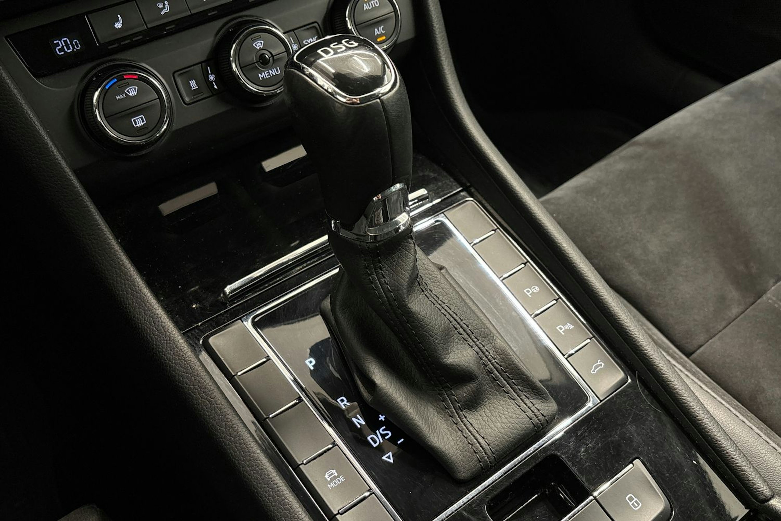 harmaa Skoda Superb 2016 kuva 31.