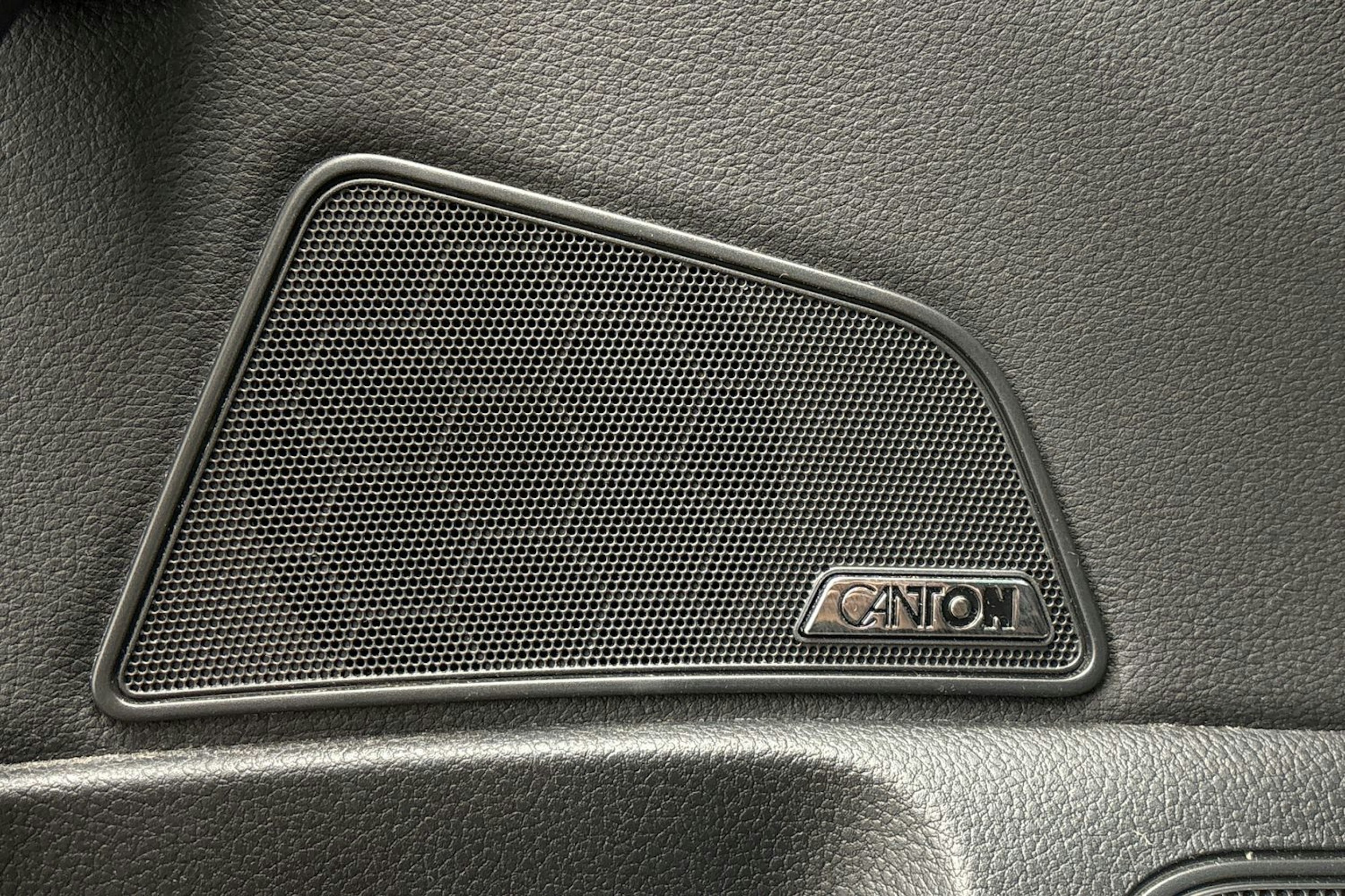 harmaa Skoda Superb 2016 kuva 32.