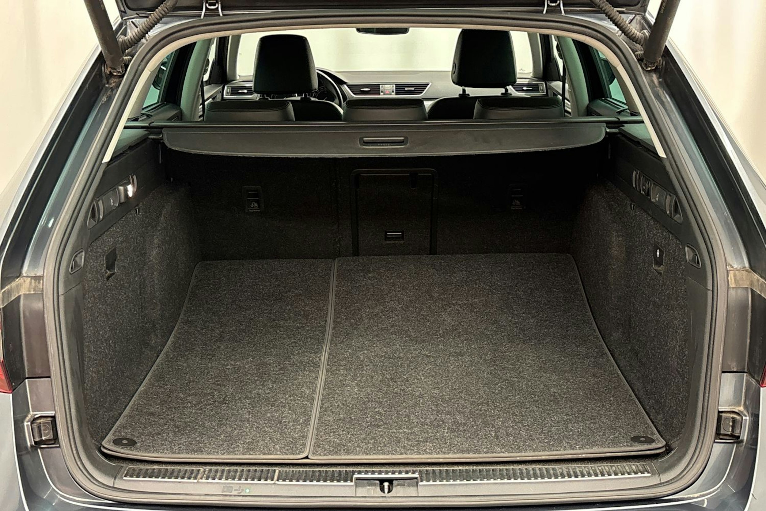 harmaa Skoda Superb 2016 kuva 33.