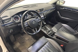 valkoinen Skoda Superb 2016 kuva 3.