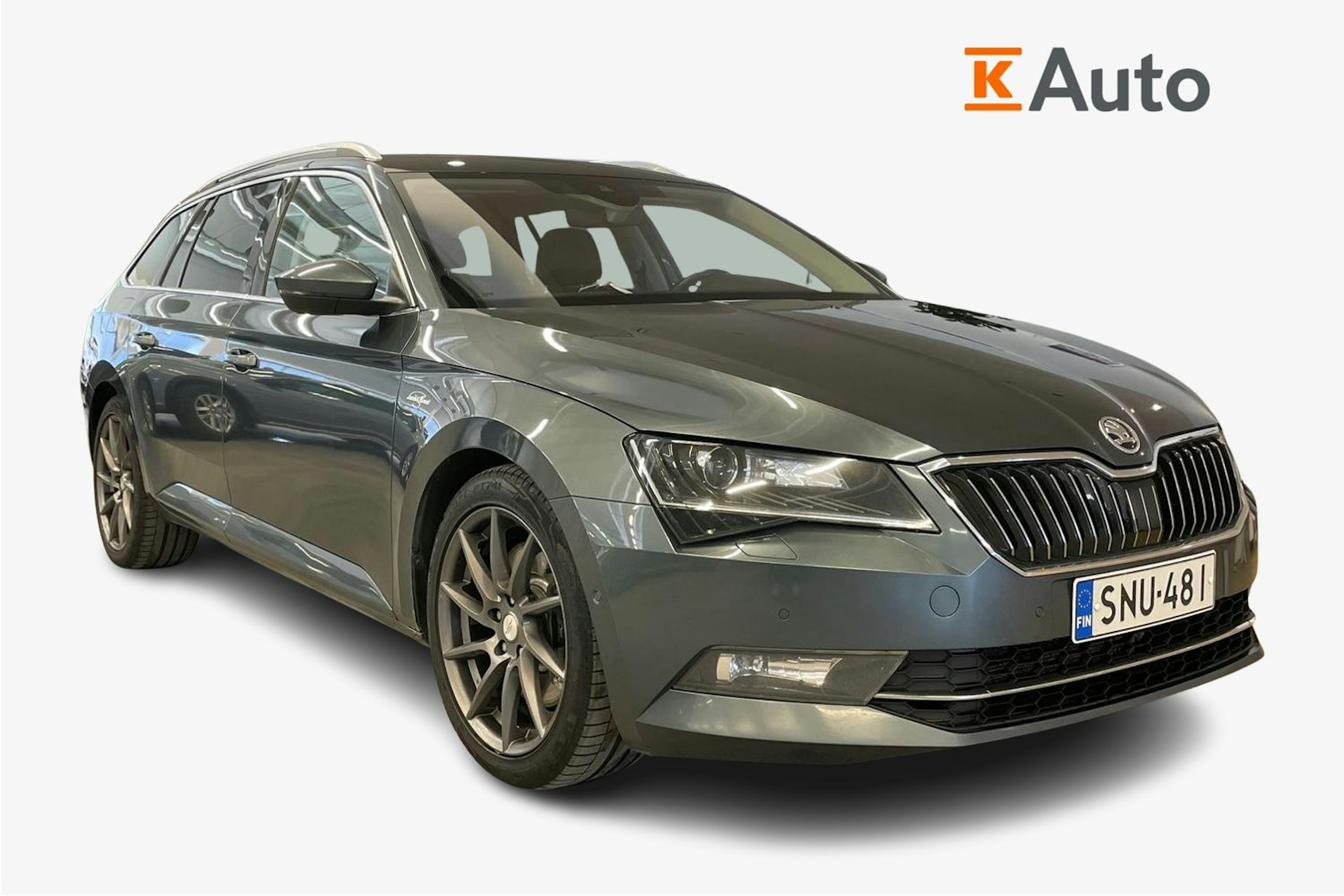 harmaa Skoda Superb 2016 kuva 1.