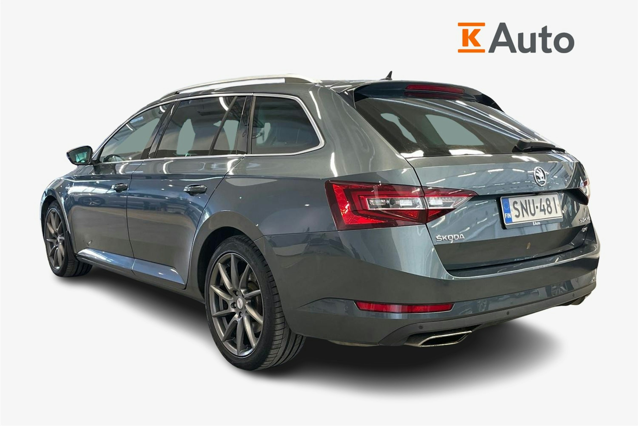 harmaa Skoda Superb 2016 kuva 2.