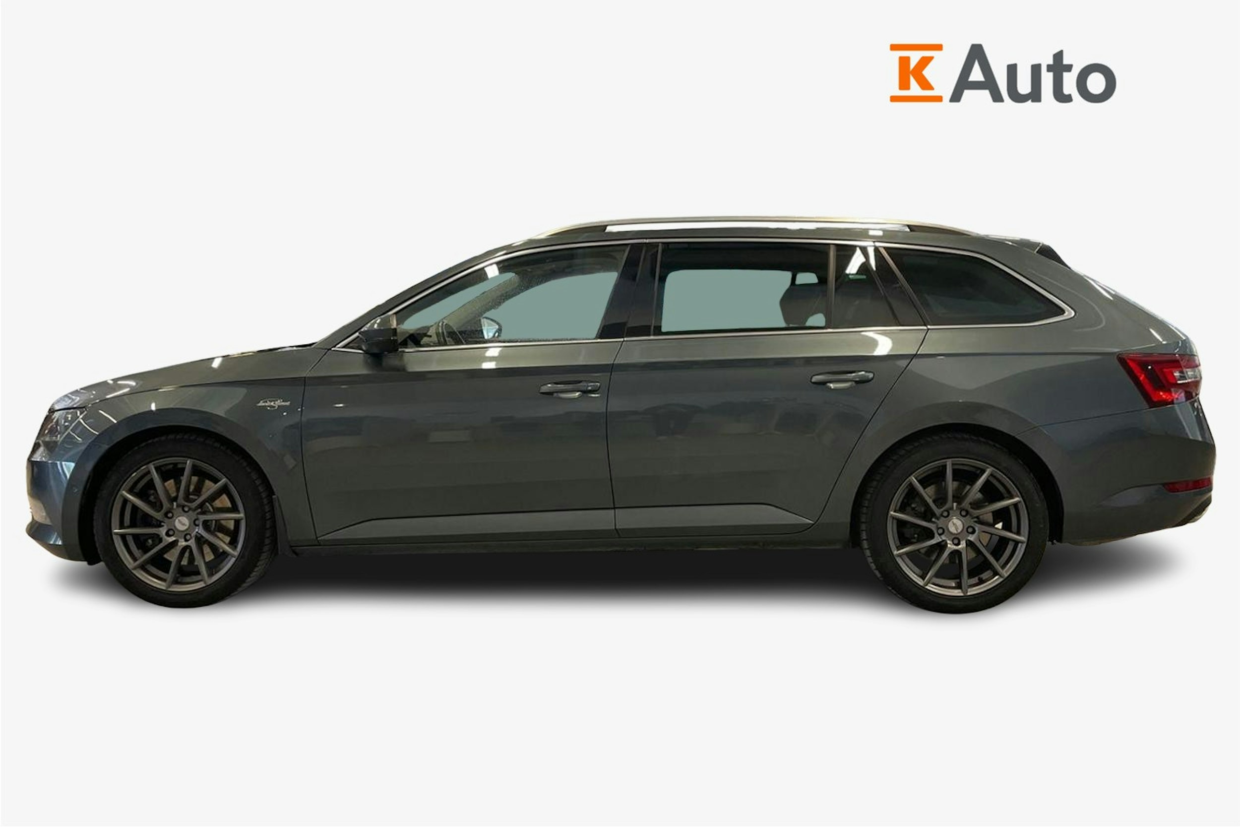harmaa Skoda Superb 2016 kuva 6.