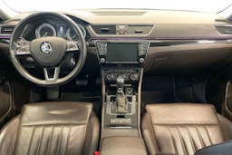 harmaa Skoda Superb 2016 kuva 9.