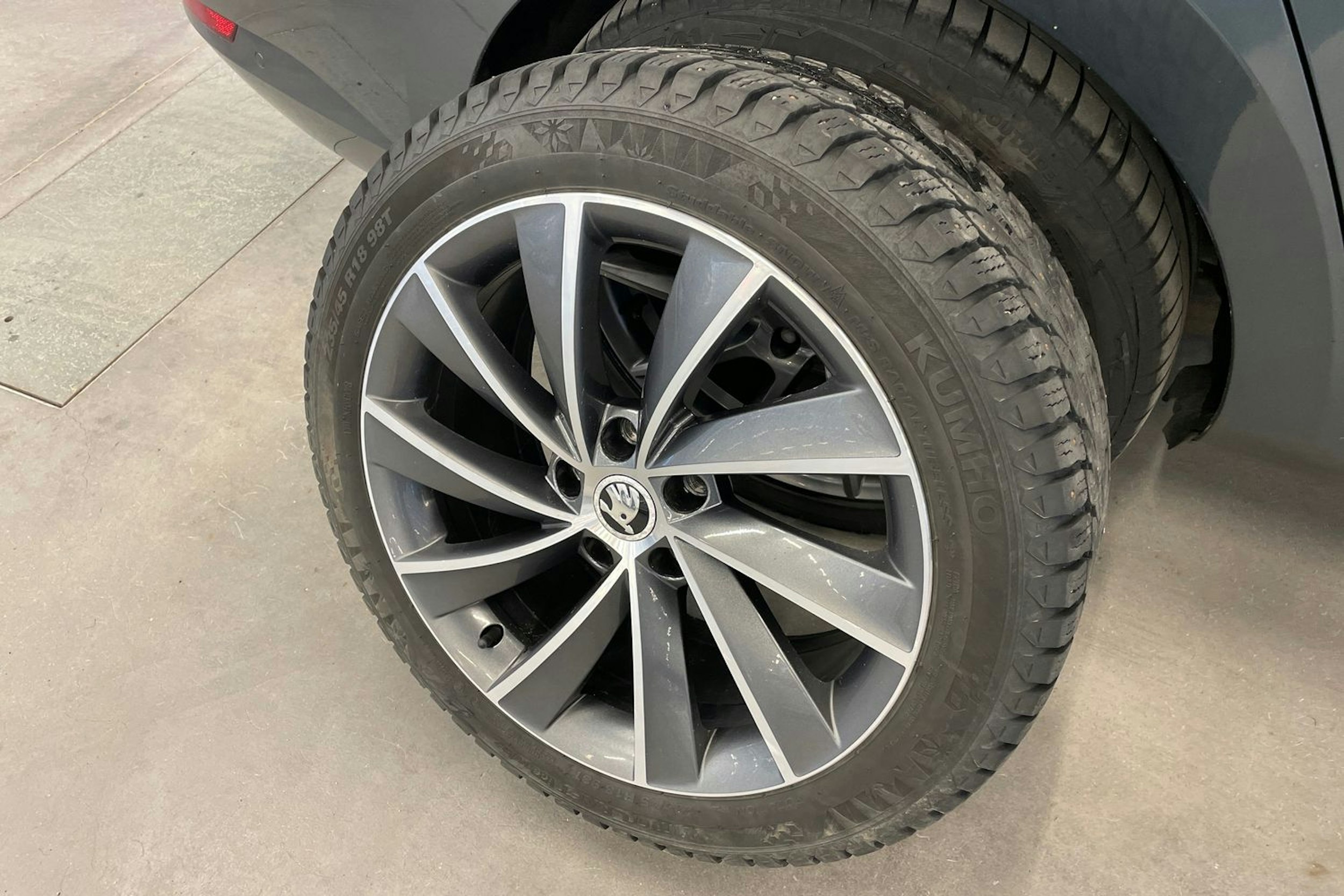 harmaa Skoda Superb 2016 kuva 13.