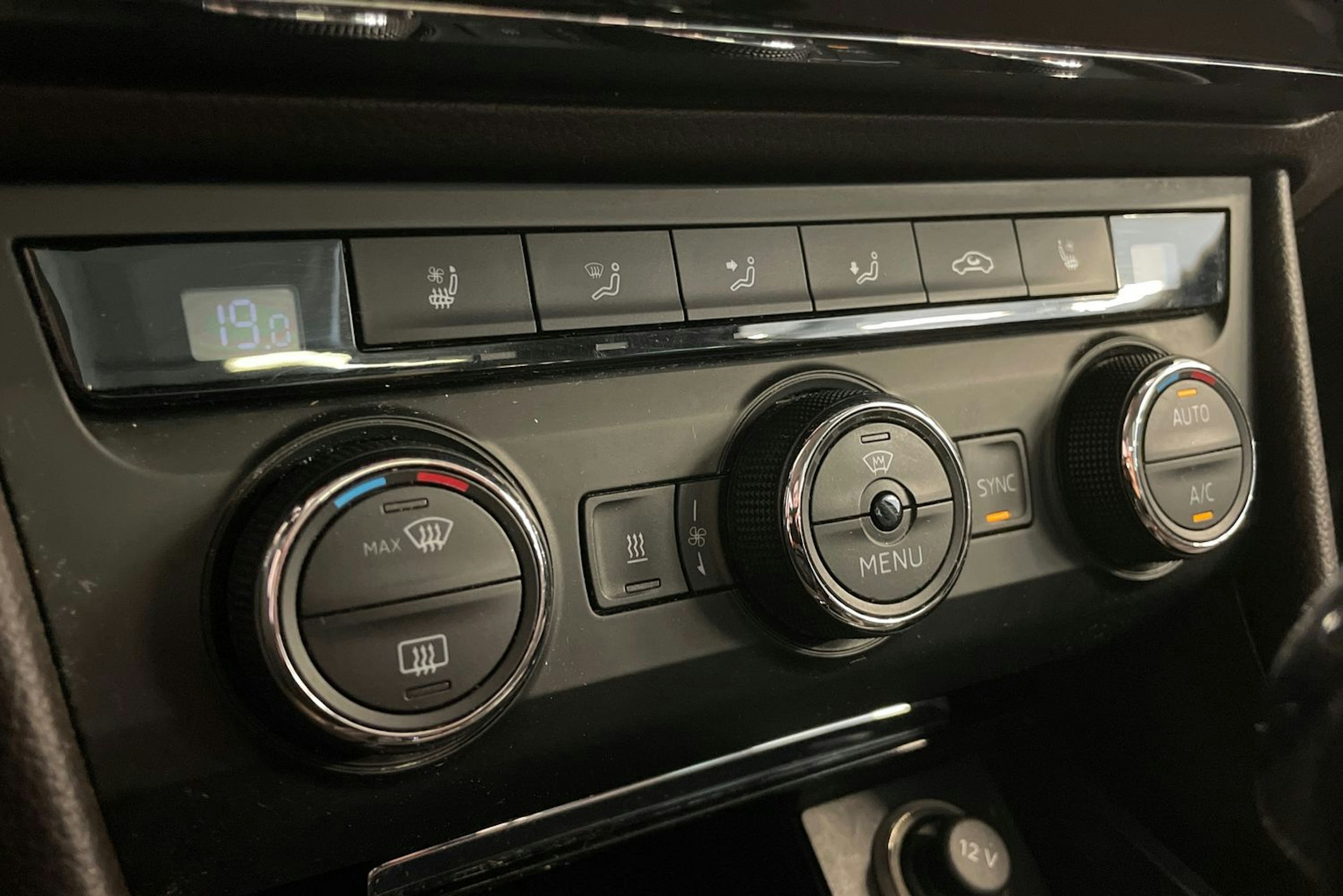 harmaa Skoda Superb 2016 kuva 18.