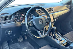 valkoinen Skoda Superb 2016 kuva 3.