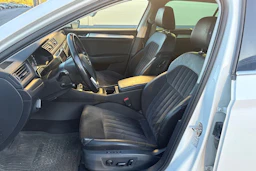 valkoinen Skoda Superb 2016 kuva 4.