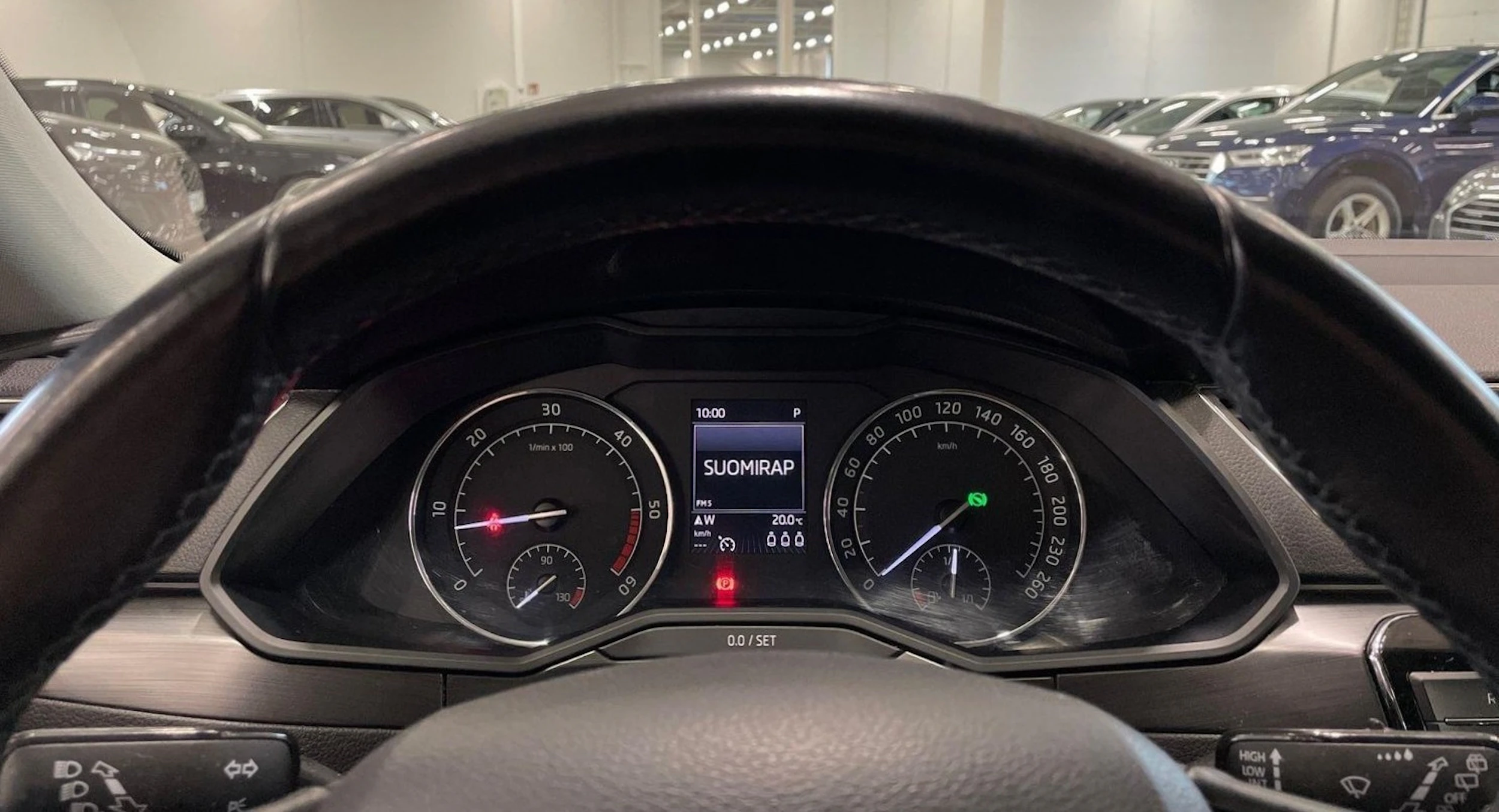 valkoinen Skoda Superb 2017 kuva 11.