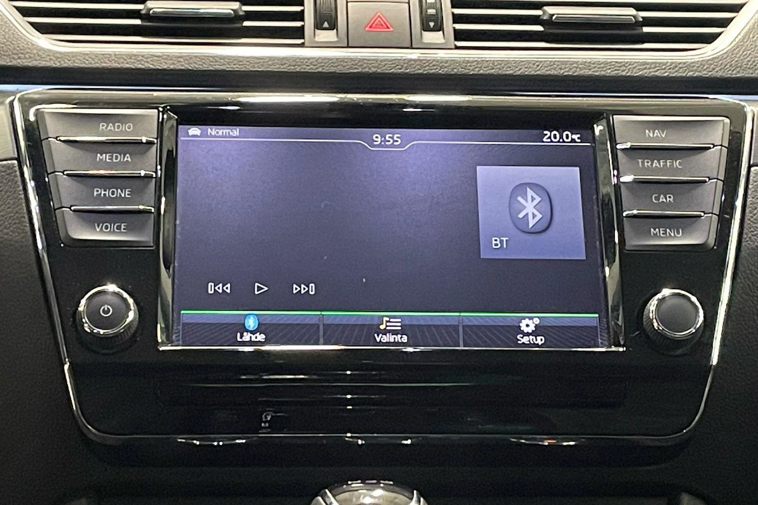valkoinen Skoda Superb 2017 kuva 17.