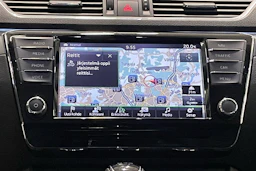 valkoinen Skoda Superb 2017 kuva 18.