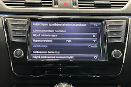 valkoinen Skoda Superb 2017 kuva 20.
