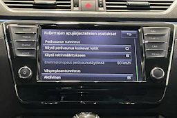 valkoinen Skoda Superb 2017 kuva 21.
