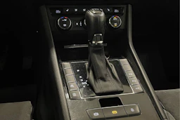 valkoinen Skoda Superb 2017 kuva 22.