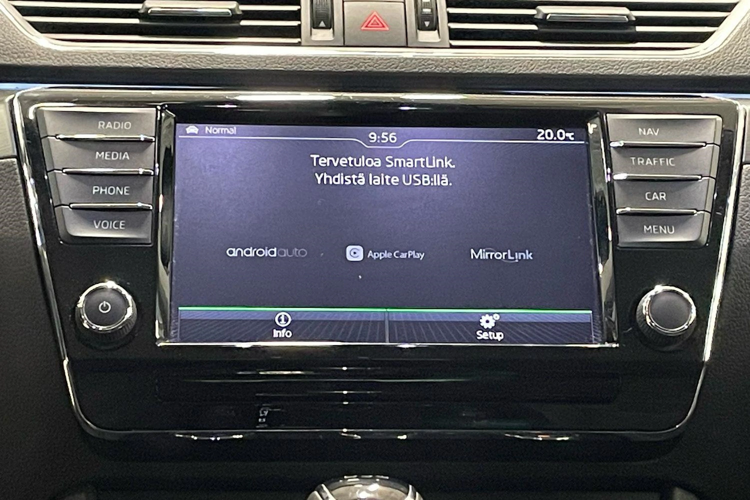 valkoinen Skoda Superb 2017 kuva 23.