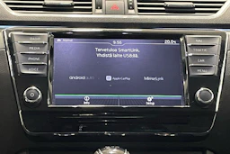 valkoinen Skoda Superb 2017 kuva 23.