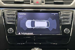 valkoinen Skoda Superb 2017 kuva 24.