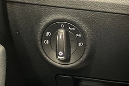 valkoinen Skoda Superb 2017 kuva 27.