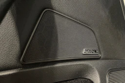 valkoinen Skoda Superb 2017 kuva 28.