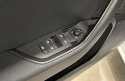 valkoinen Skoda Superb 2017 kuva 29.