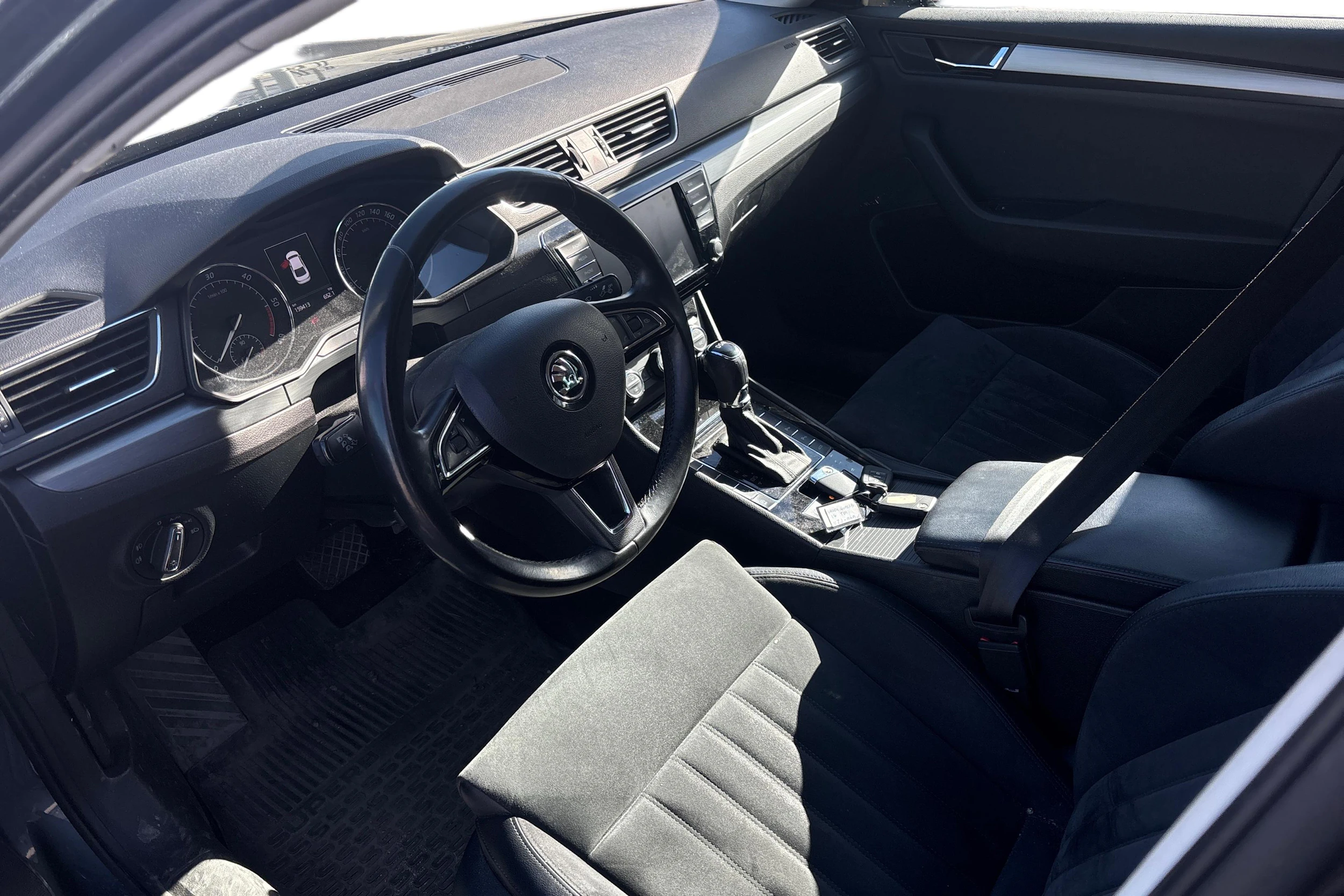 harmaa Skoda Superb 2016 kuva 3.