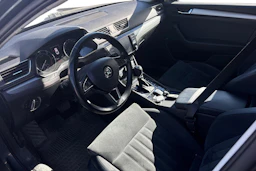 harmaa Skoda Superb 2016 kuva 3.