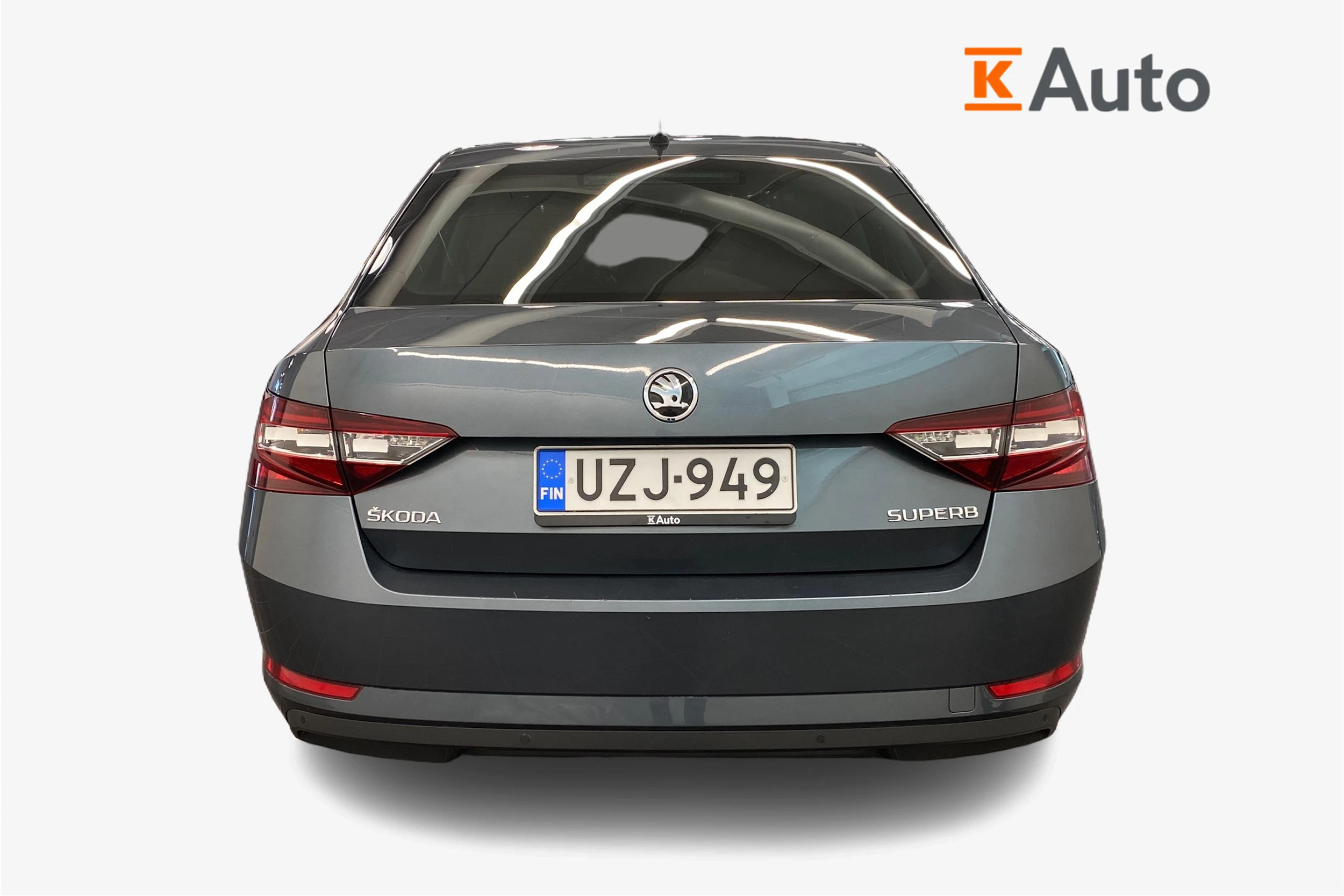 harmaa Skoda Superb 2017 kuva 4.