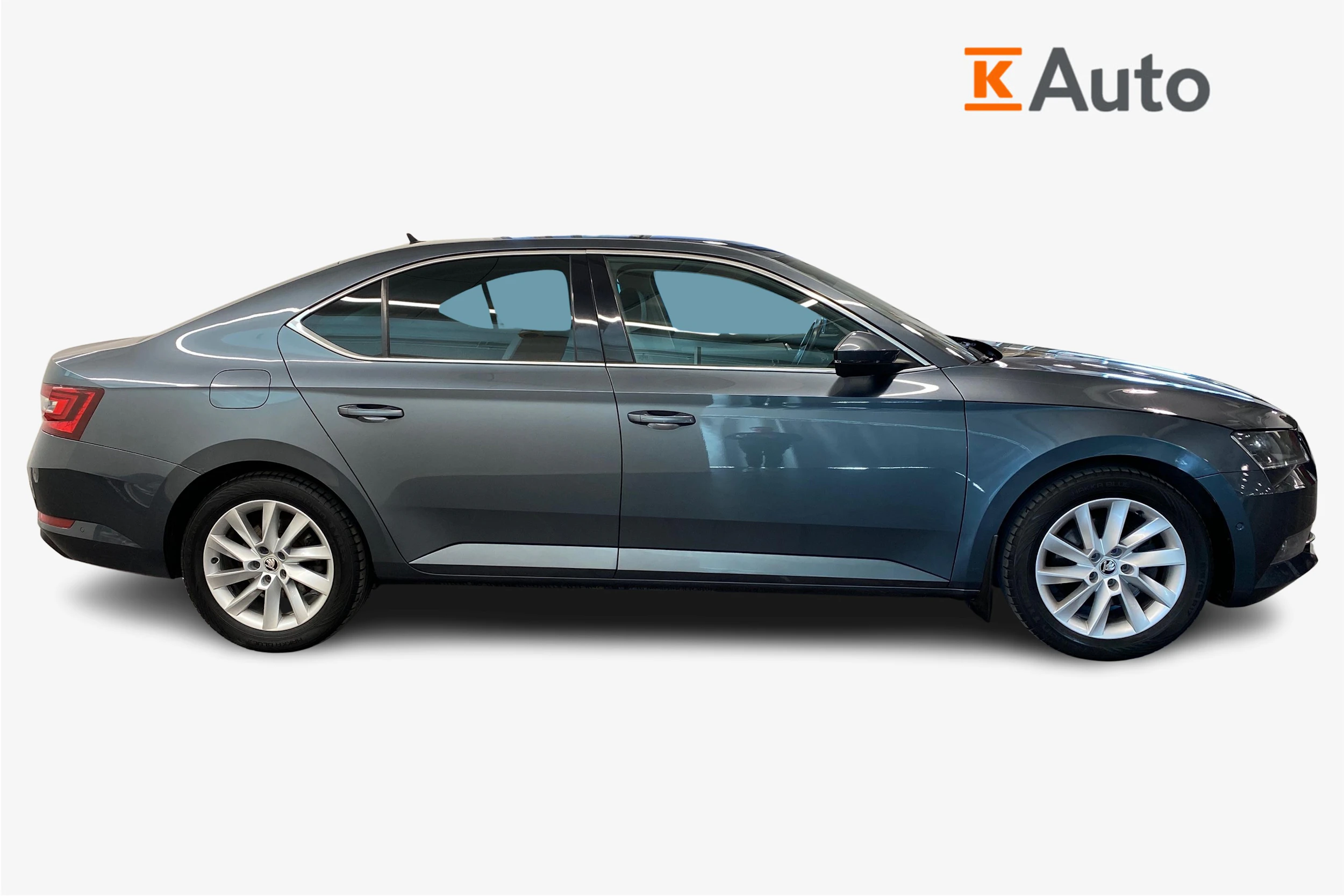 harmaa Skoda Superb 2017 kuva 7.